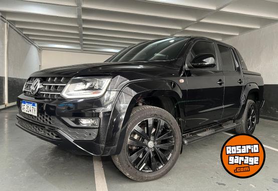 Camionetas - Volkswagen AMAROK BLACK STYLE 2022 Diesel 68000Km - En Venta