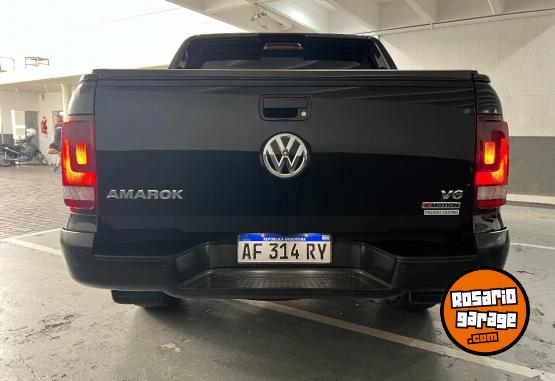 Camionetas - Volkswagen AMAROK BLACK STYLE 2022 Diesel 68000Km - En Venta