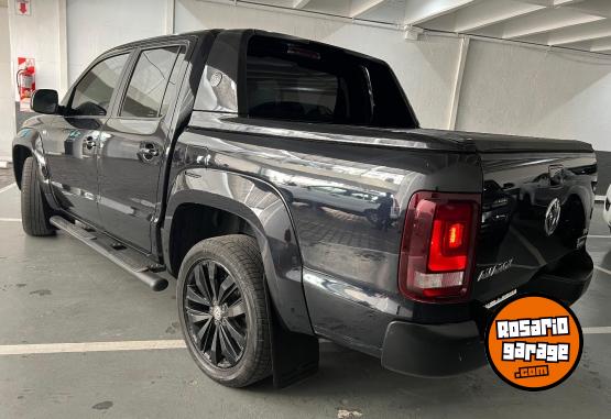 Camionetas - Volkswagen AMAROK BLACK STYLE 2022 Diesel 68000Km - En Venta