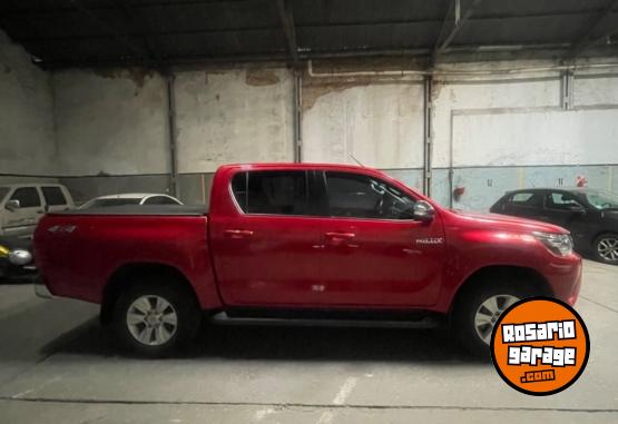 Camionetas - Toyota HILUX SRV 4x4 2016 Diesel 116000Km - En Venta