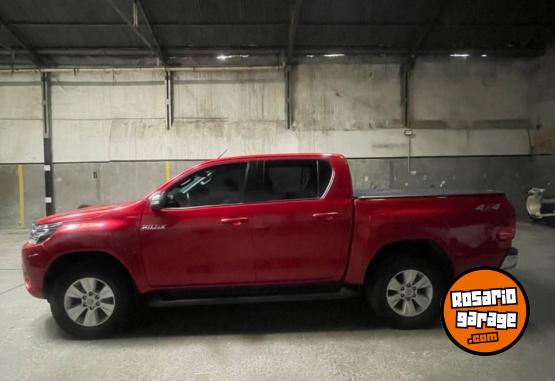 Camionetas - Toyota HILUX SRV 4x4 2016 Diesel 116000Km - En Venta