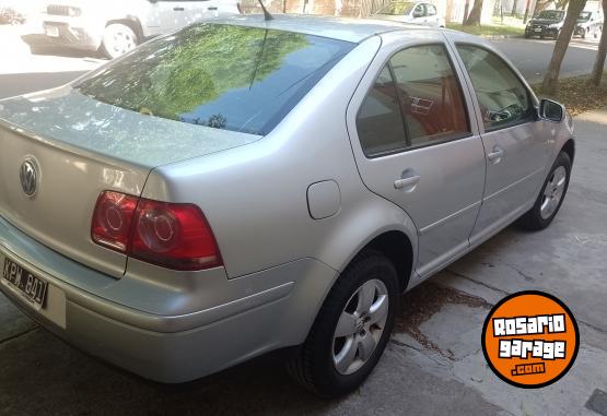 Autos - Volkswagen BORA TRENDLINE 2.0 NAFTA 2011 Nafta 92000Km - En Venta