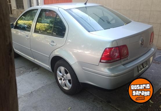 Autos - Volkswagen BORA TRENDLINE 2.0 NAFTA 2011 Nafta 92000Km - En Venta