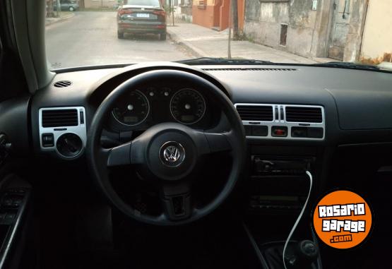 Autos - Volkswagen BORA TRENDLINE 2.0 NAFTA 2011 Nafta 92000Km - En Venta