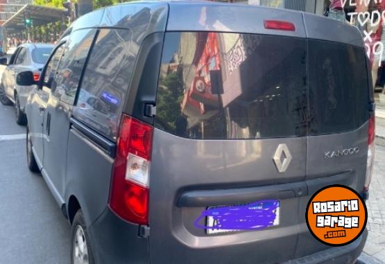 Utilitarios - Renault Kangoo  express confort 5 2022 Nafta 81000Km - En Venta