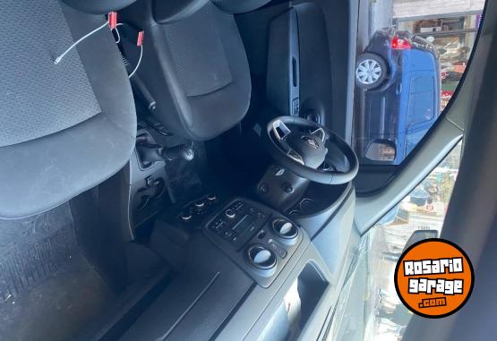 Utilitarios - Renault Kangoo  express confort 5 2022 Nafta 81000Km - En Venta