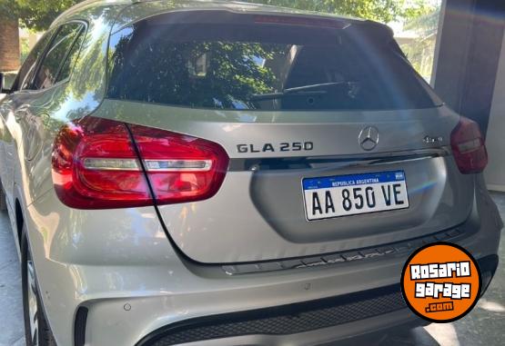 Autos - Mercedes Benz GLA 250 4matic 2017 Nafta 100000Km - En Venta