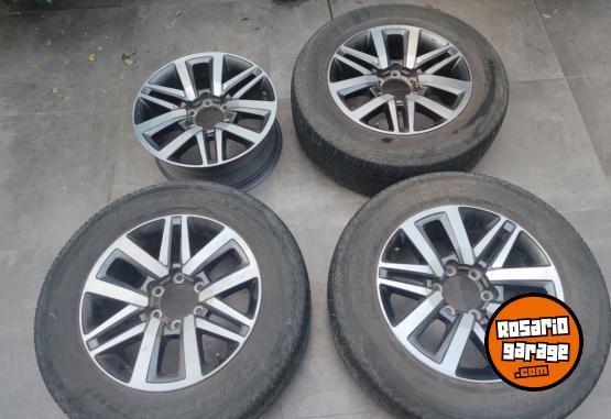 Accesorios para Autos - 4 Llantas 18" Toyota Hilux Sw4 IMPECABLES $1.000.000. NO BAJO PRECIO - En Venta