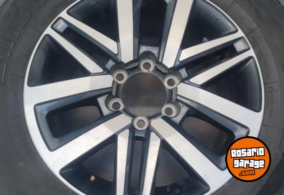 Accesorios para Autos - 4 Llantas 18" Toyota Hilux Sw4 IMPECABLES $1.000.000. NO BAJO PRECIO - En Venta