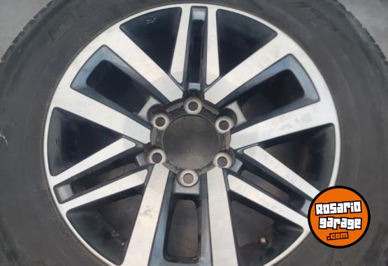 Accesorios para Autos - 4 Llantas 18" Toyota Hilux Sw4 IMPECABLES $1.000.000. NO BAJO PRECIO - En Venta