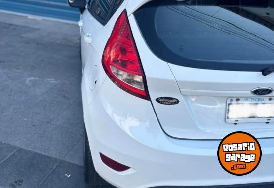 Autos - Ford Fiesta Kinetic Titanium 2013 Nafta 120000Km - En Venta