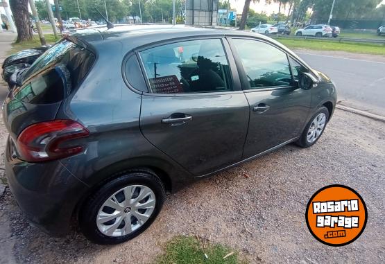 Autos - Peugeot 208 c3 fiesta 2019 Nafta 60000Km - En Venta