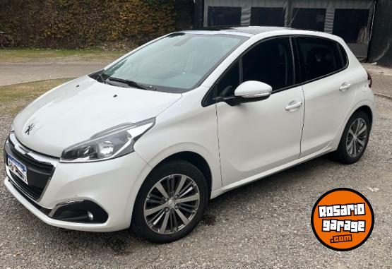 Autos - Peugeot 208 2019 Nafta 58000Km - En Venta