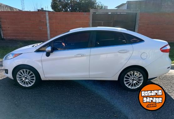 Autos - Ford FIESTA KD TITANIUM 2016 Nafta 103000Km - En Venta