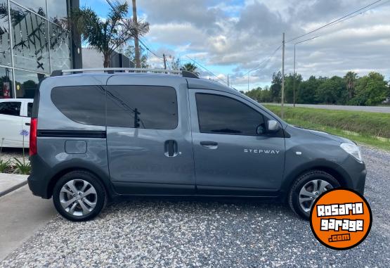 Utilitarios - Renault Kangoo II Stepway 1.6 2022 Nafta 7000Km - En Venta