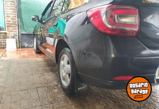 Autos - Renault Logan 2019 GNC 300000Km - En Venta