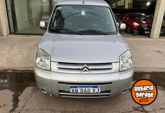 Utilitarios - Citroen BERLINGO XTR HDI 2017 Diesel  - En Venta