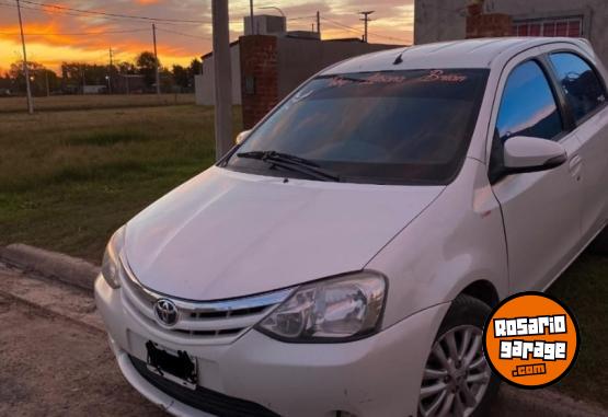 Autos - Toyota Etios 2015 Nafta 143000Km - En Venta