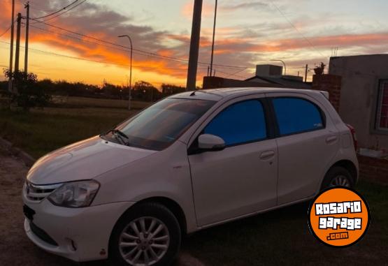 Autos - Toyota Etios 2015 Nafta 143000Km - En Venta