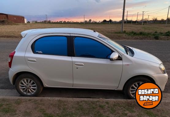 Autos - Toyota Etios 2015 Nafta 143000Km - En Venta