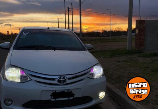 Autos - Toyota Etios 2015 Nafta 143000Km - En Venta