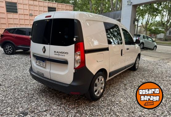 Utilitarios - Renault KANGOO 5 ASIENTOS 2023 Nafta 22000Km - En Venta