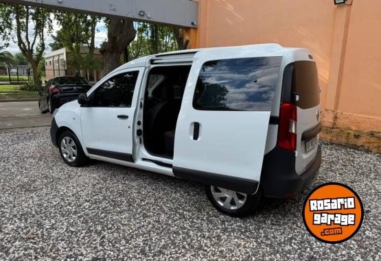 Utilitarios - Renault KANGOO 5 ASIENTOS 2023 Nafta 22000Km - En Venta