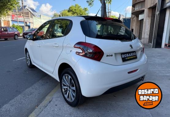 Autos - Peugeot 208 2017 Nafta 98130Km - En Venta