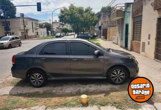 Autos - Toyota Etios 2021 Nafta 80000Km - En Venta