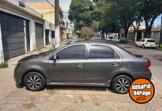 Autos - Toyota Etios 2021 Nafta 80000Km - En Venta