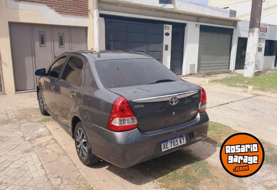 Autos - Toyota Etios 2021 Nafta 80000Km - En Venta