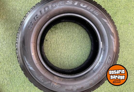 Accesorios para Autos - Cubierta Bridgestone dueler 265/65/17. Mucho dibujo - En Venta