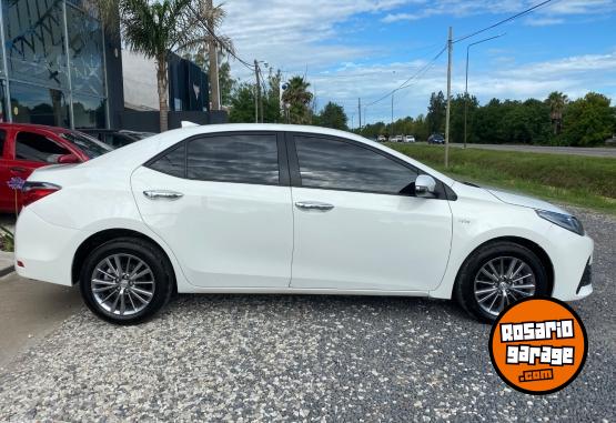 Autos - Toyota Corolla XEI pack CVT 2017 Nafta 80000Km - En Venta