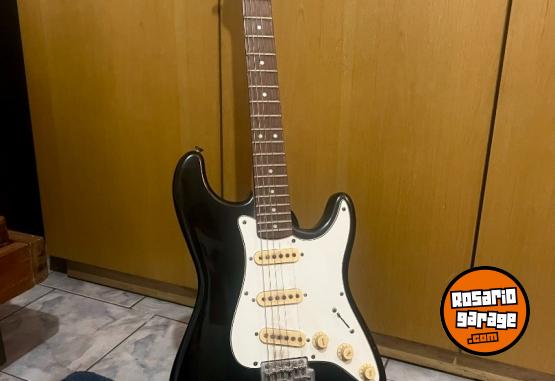 Instrumentos Musicales - Guitarra Squier II Stratocaster de Fender - En Venta