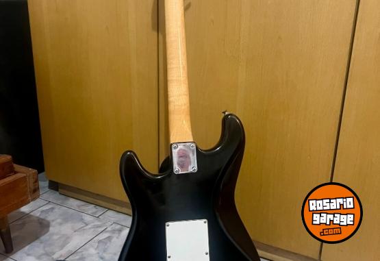 Instrumentos Musicales - Guitarra Squier II Stratocaster de Fender - En Venta