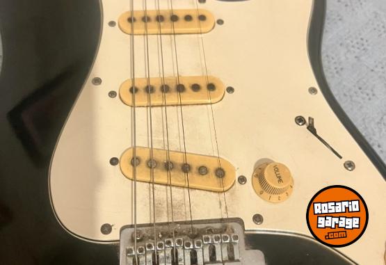 Instrumentos Musicales - Guitarra Squier II Stratocaster de Fender - En Venta