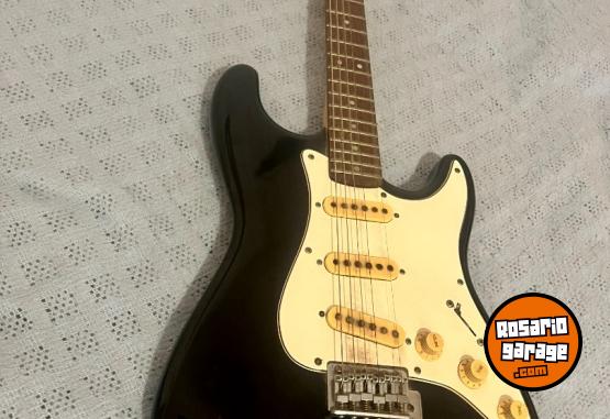 Instrumentos Musicales - Guitarra Squier II Stratocaster de Fender - En Venta