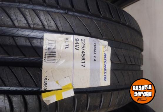 Accesorios para Autos - Cubiertas 17 michelin 225/45/17 - En Venta