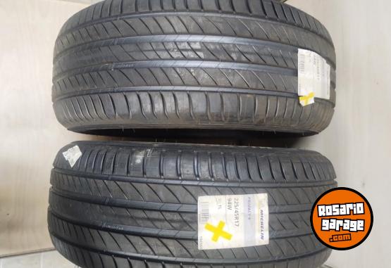 Accesorios para Autos - Cubiertas 17 michelin 225/45/17 - En Venta