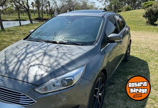 Autos - Ford Focus titanium 2017 Nafta 88000Km - En Venta