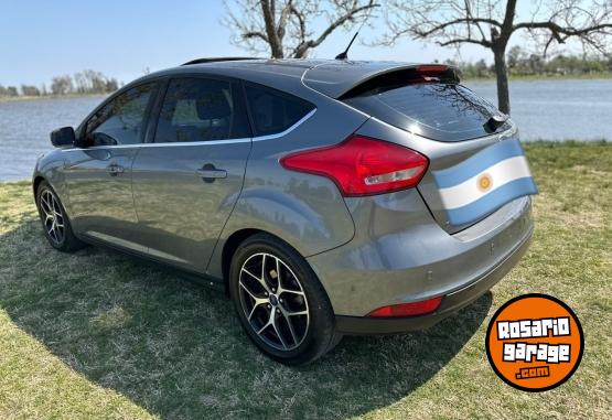 Autos - Ford Focus titanium 2017 Nafta 88000Km - En Venta