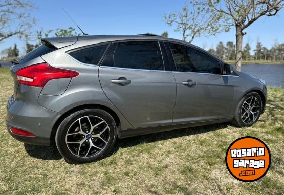 Autos - Ford Focus titanium 2017 Nafta 88000Km - En Venta