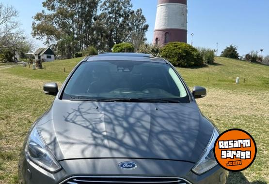 Autos - Ford Focus titanium 2017 Nafta 88000Km - En Venta