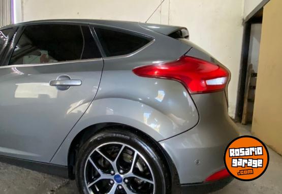 Autos - Ford Focus titanium 2017 Nafta 88000Km - En Venta