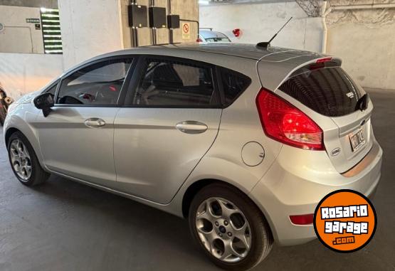 Autos - Ford Fiesta Kinetic Titanium 2013 Nafta 110000Km - En Venta