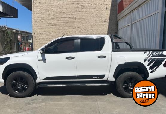 Camionetas - Toyota Hilux SRV 2018 Diesel 140000Km - En Venta