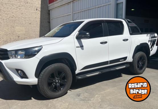 Camionetas - Toyota Hilux SRV 2018 Diesel 140000Km - En Venta