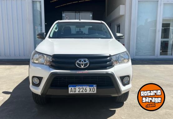 Camionetas - Toyota Hilux SRV 2018 Diesel 140000Km - En Venta