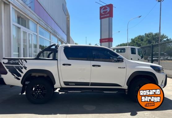 Camionetas - Toyota Hilux SRV 2018 Diesel 140000Km - En Venta