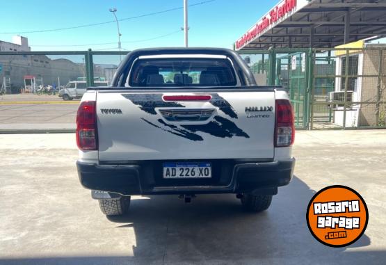 Camionetas - Toyota Hilux SRV 2018 Diesel 140000Km - En Venta